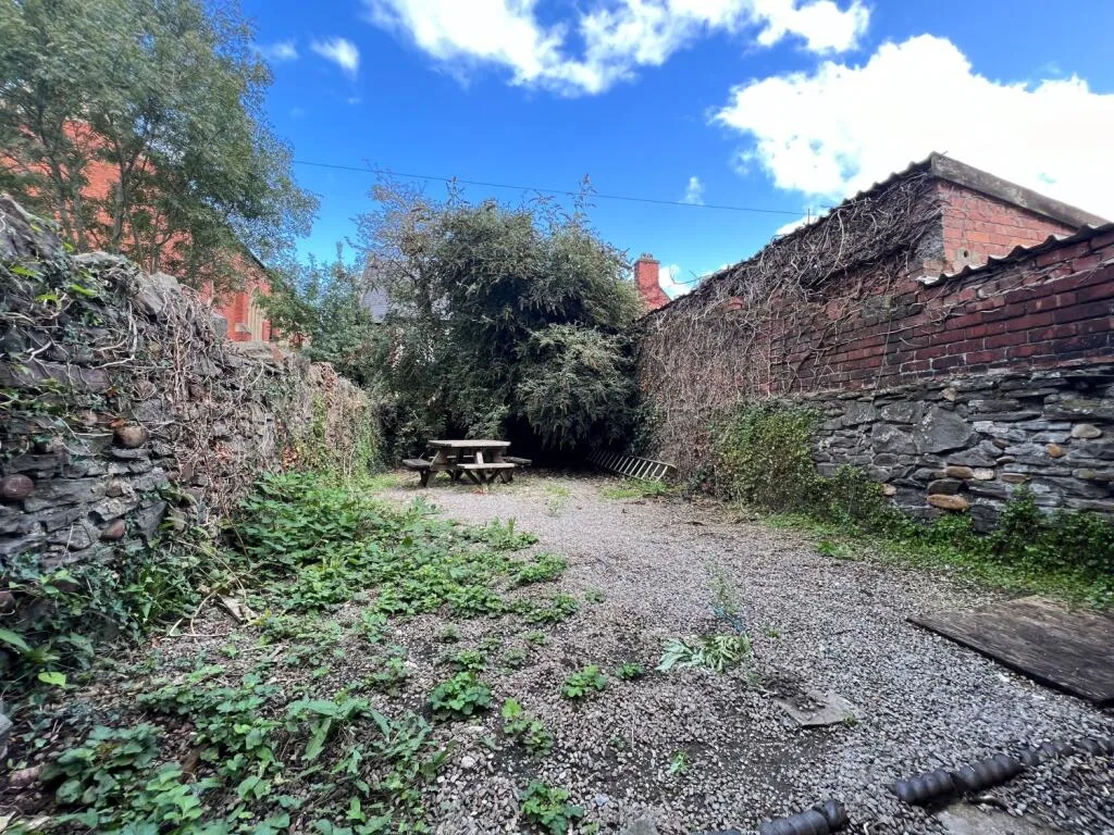 6 bedroom terraced house for rent