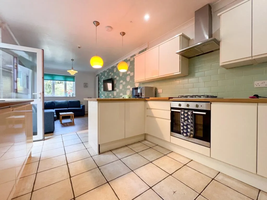 6 bedroom terraced house for rent