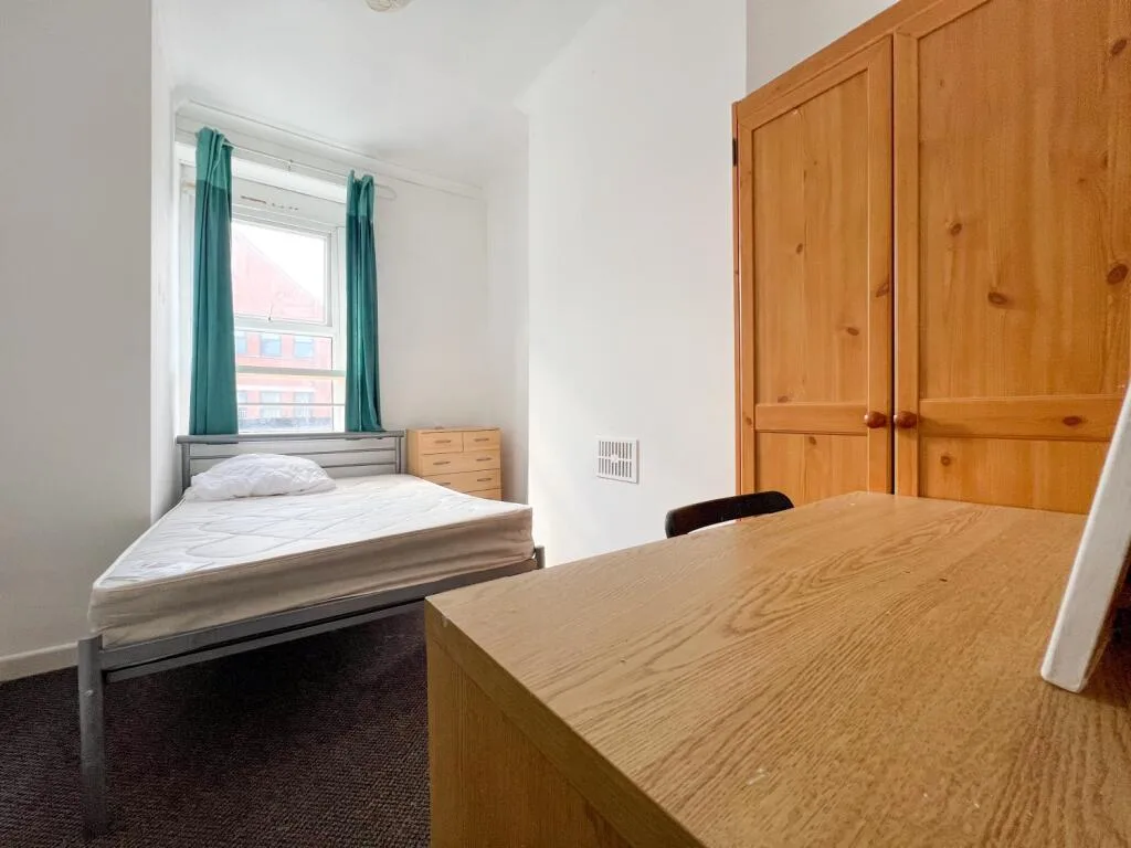 6 bedroom terraced house for rent