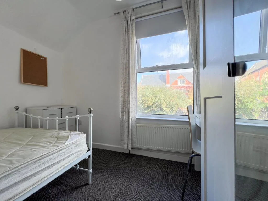 6 bedroom terraced house for rent