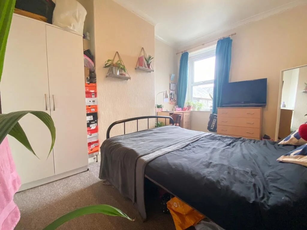 5 bedroom terraced house for rent