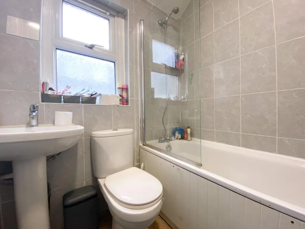 5 bedroom terraced house for rent