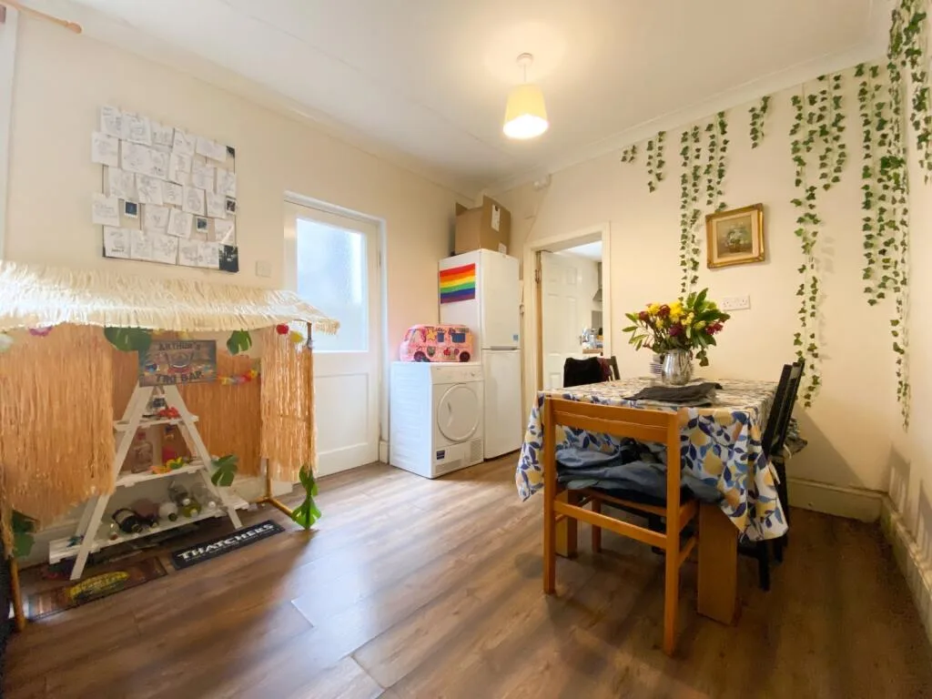 5 bedroom terraced house for rent