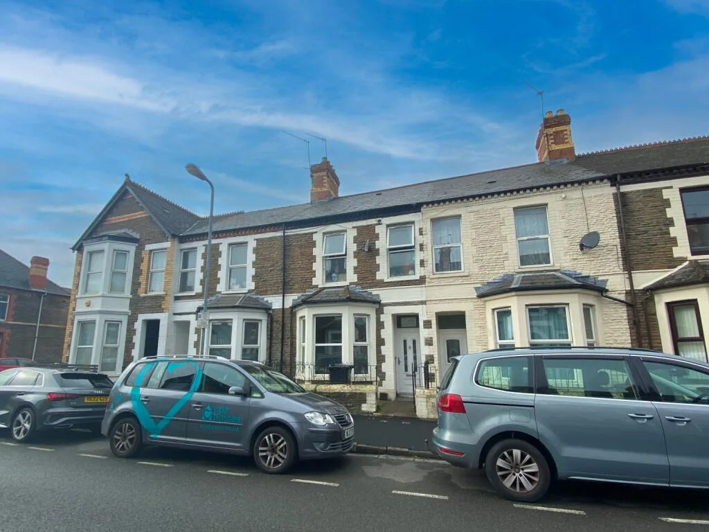5 bedroom terraced house for rent