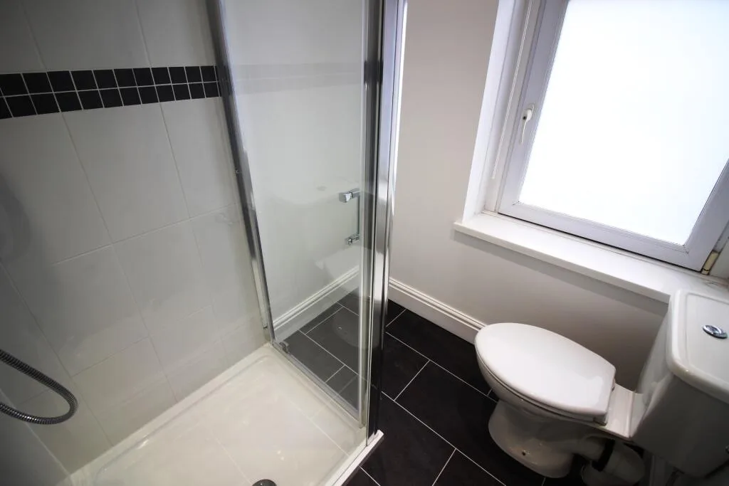 6 bedroom house for rent