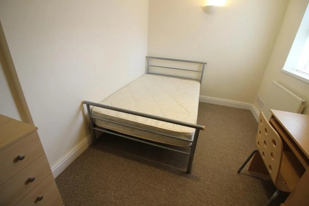 6 bedroom house for rent