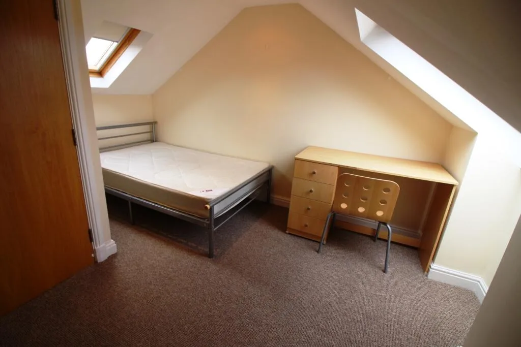 6 bedroom house for rent