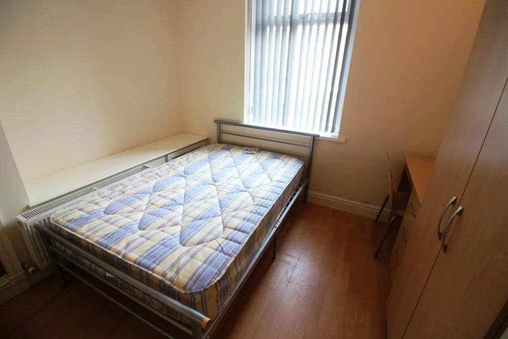 6 bedroom house for rent