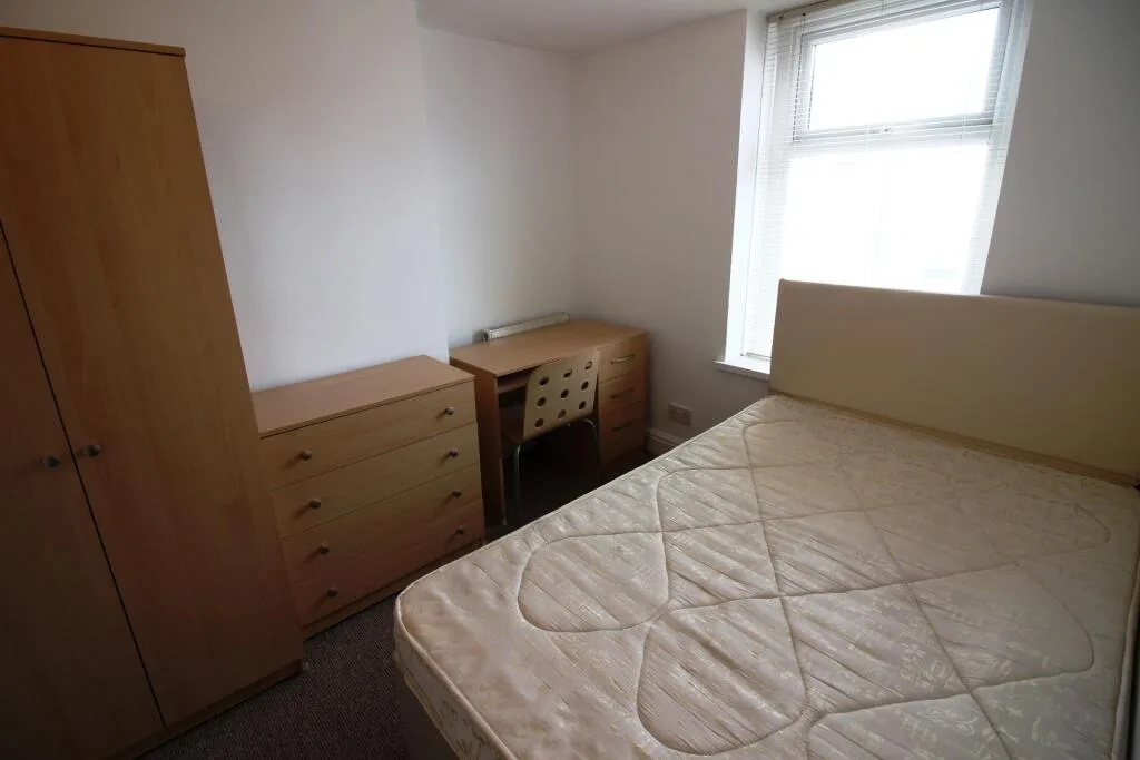 6 bedroom house for rent