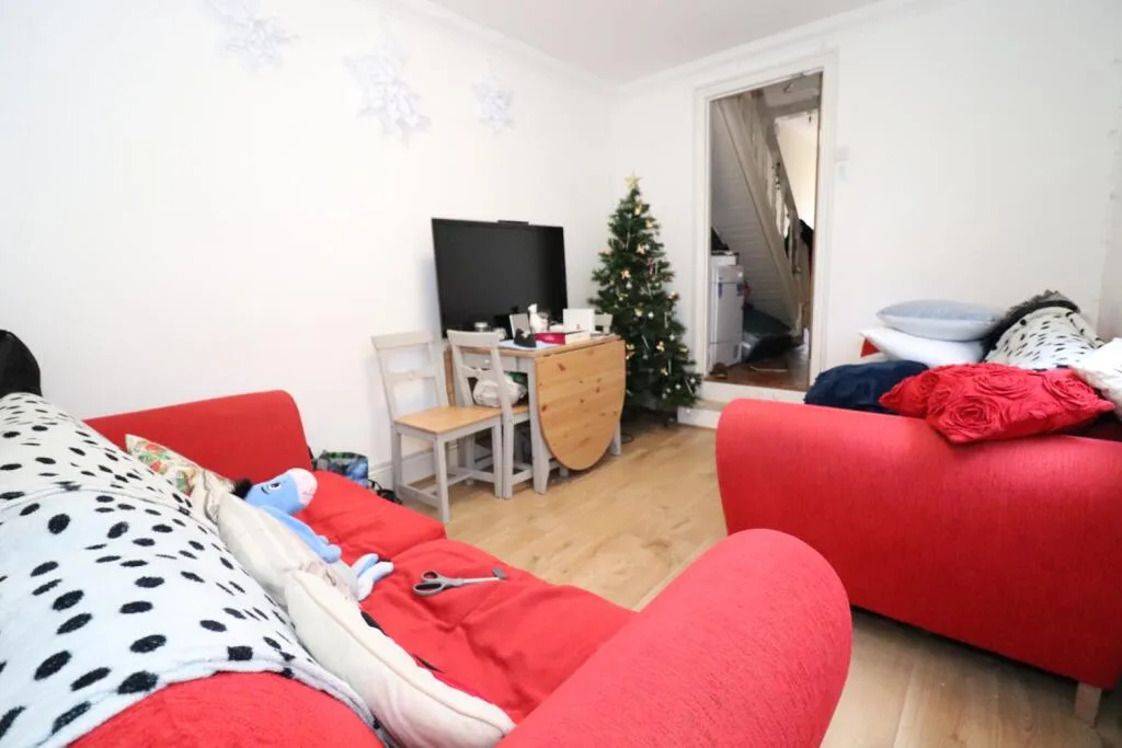 5 bedroom terraced house for rent