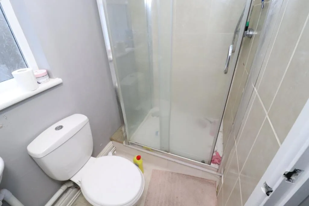 5 bedroom terraced house for rent