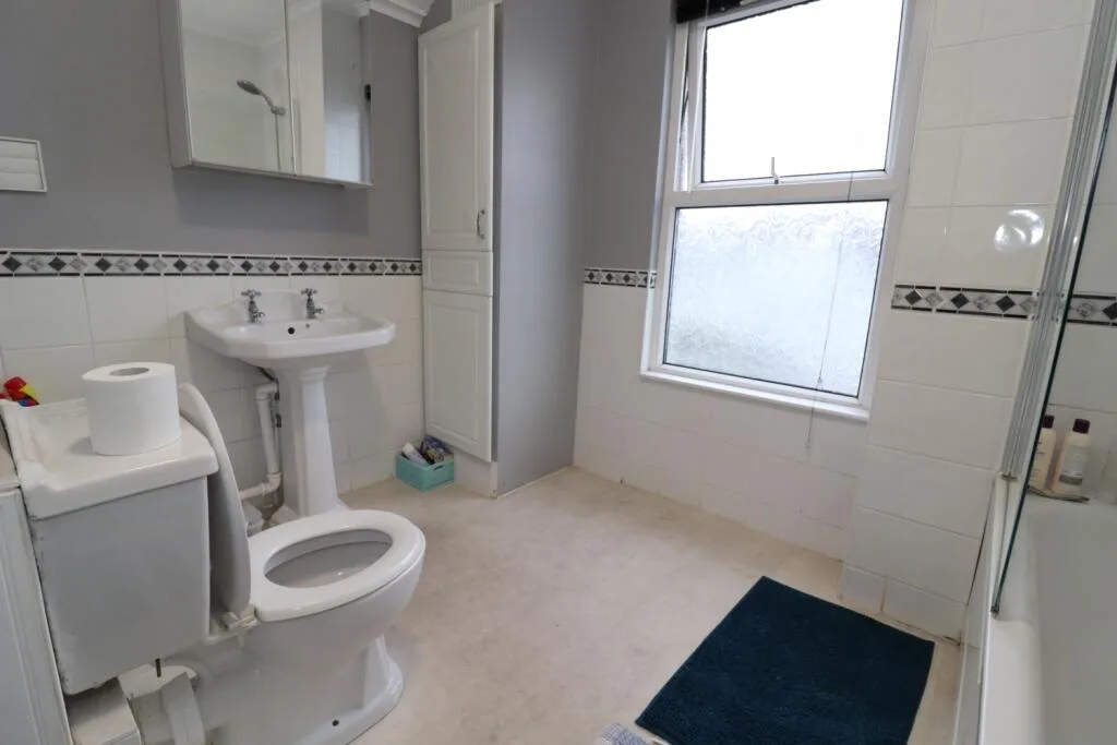 5 bedroom terraced house for rent