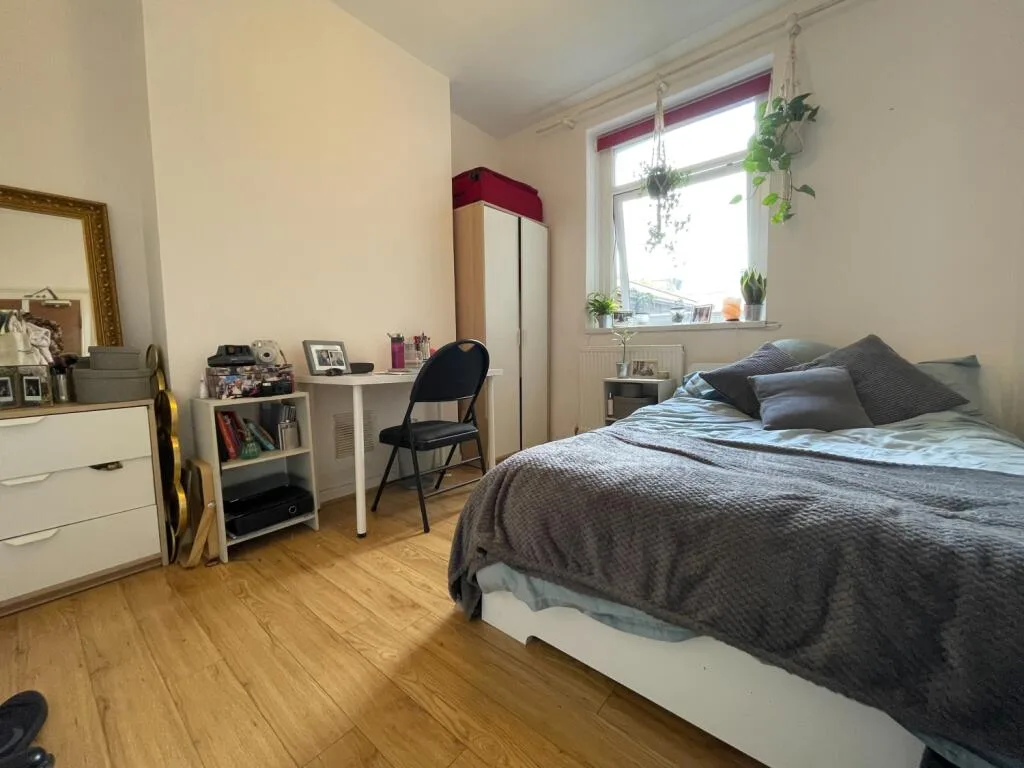 6 bedroom terraced house for rent