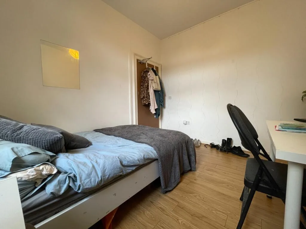6 bedroom terraced house for rent