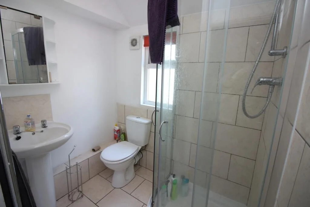 6 bedroom terraced house for rent
