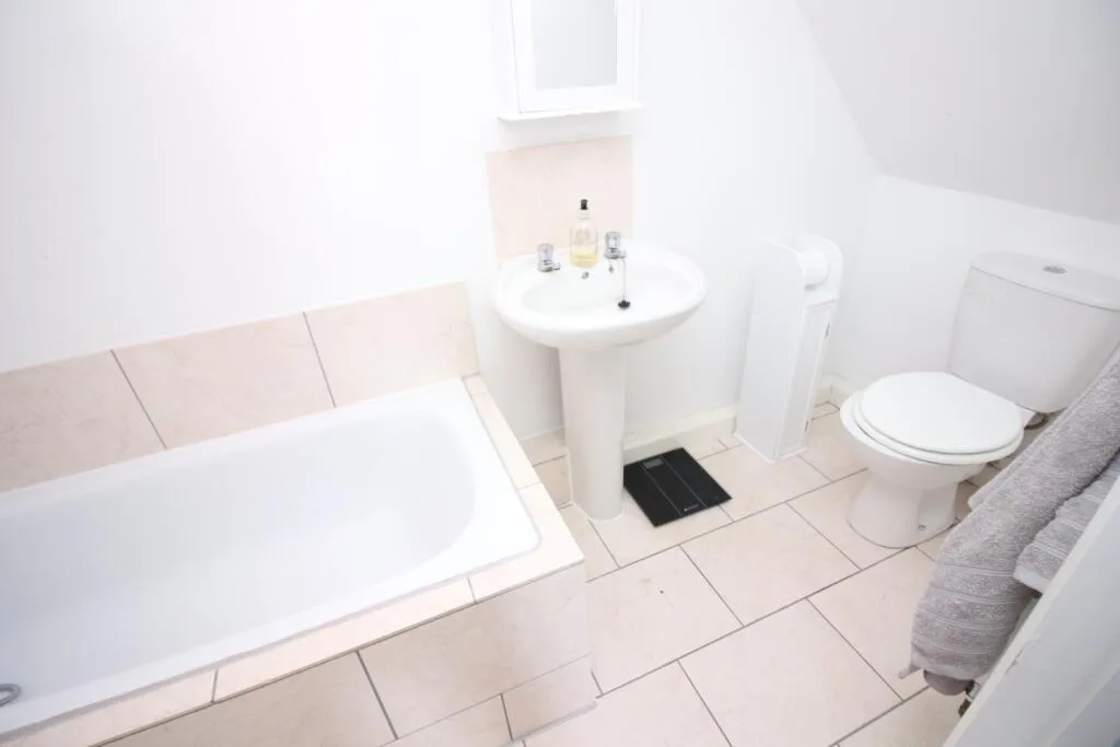 6 bedroom terraced house for rent