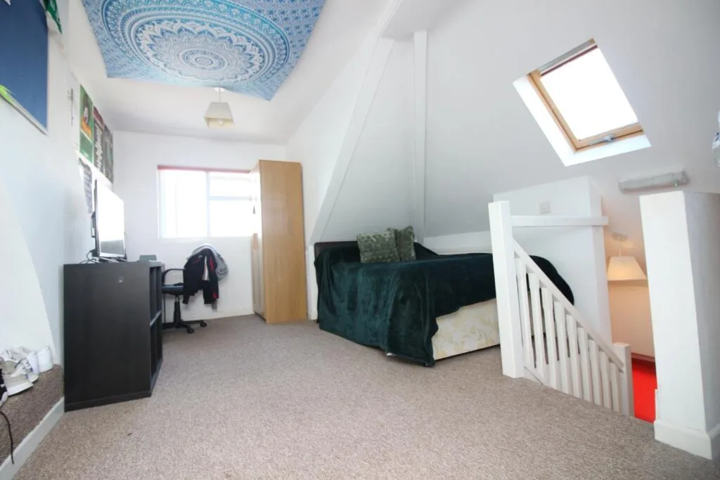 6 bedroom terraced house for rent