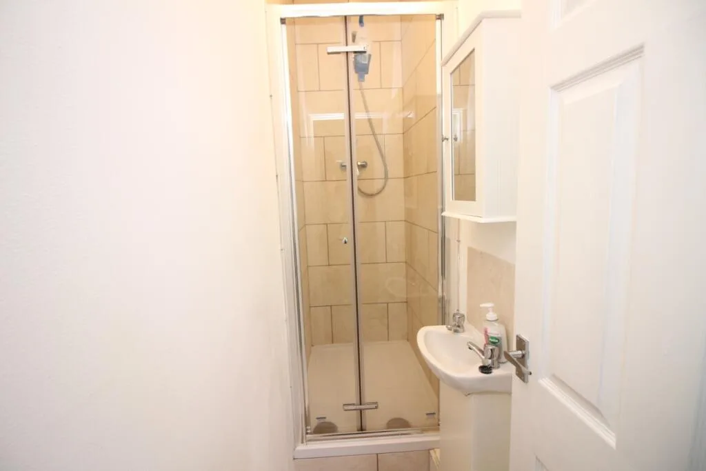 6 bedroom terraced house for rent