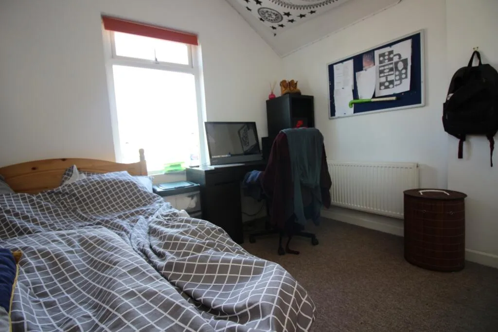 6 bedroom terraced house for rent