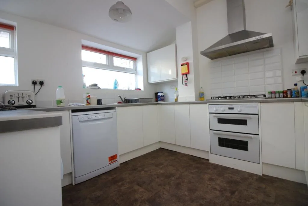 6 bedroom terraced house for rent