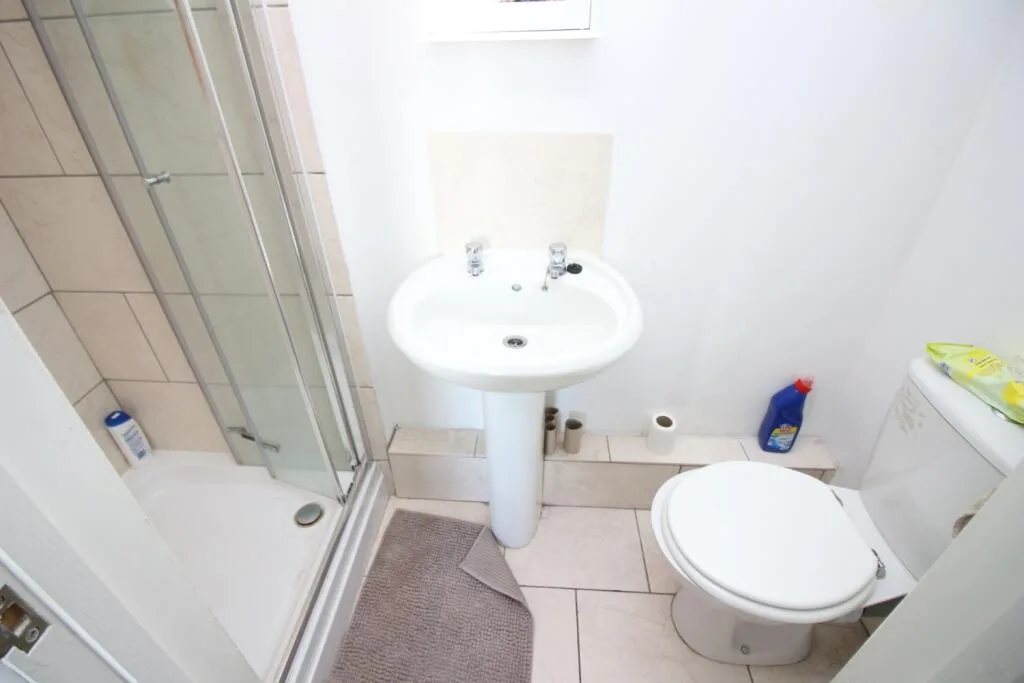 6 bedroom terraced house for rent