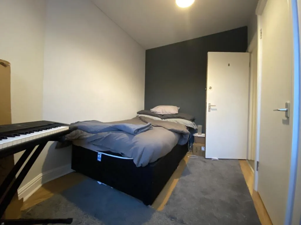 8 bedroom end of terrace house for rent