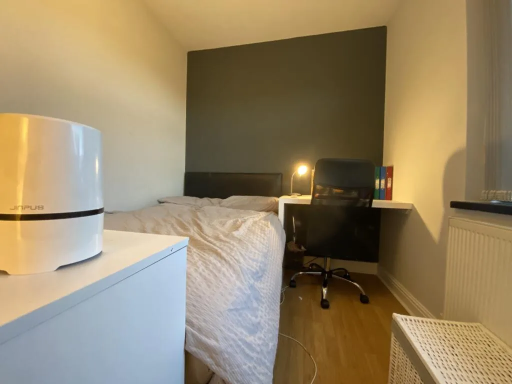 8 bedroom end of terrace house for rent