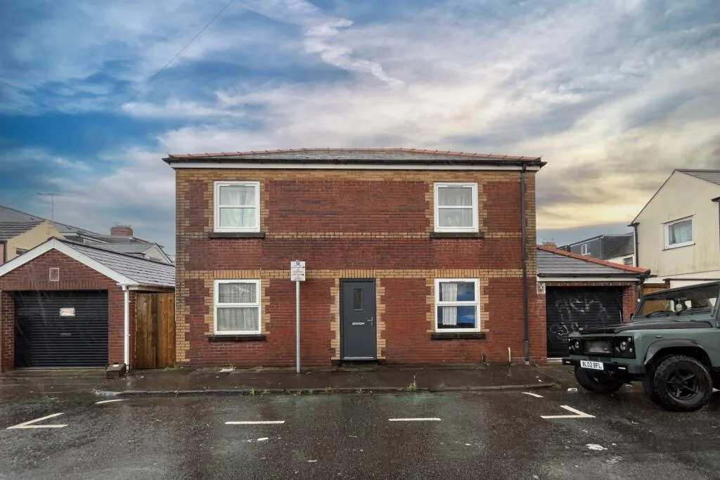 6 bedroom terraced house for rent
