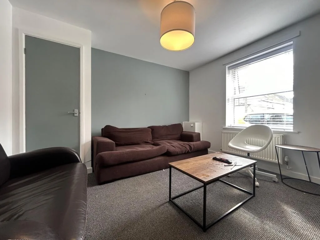 6 bedroom terraced house for rent