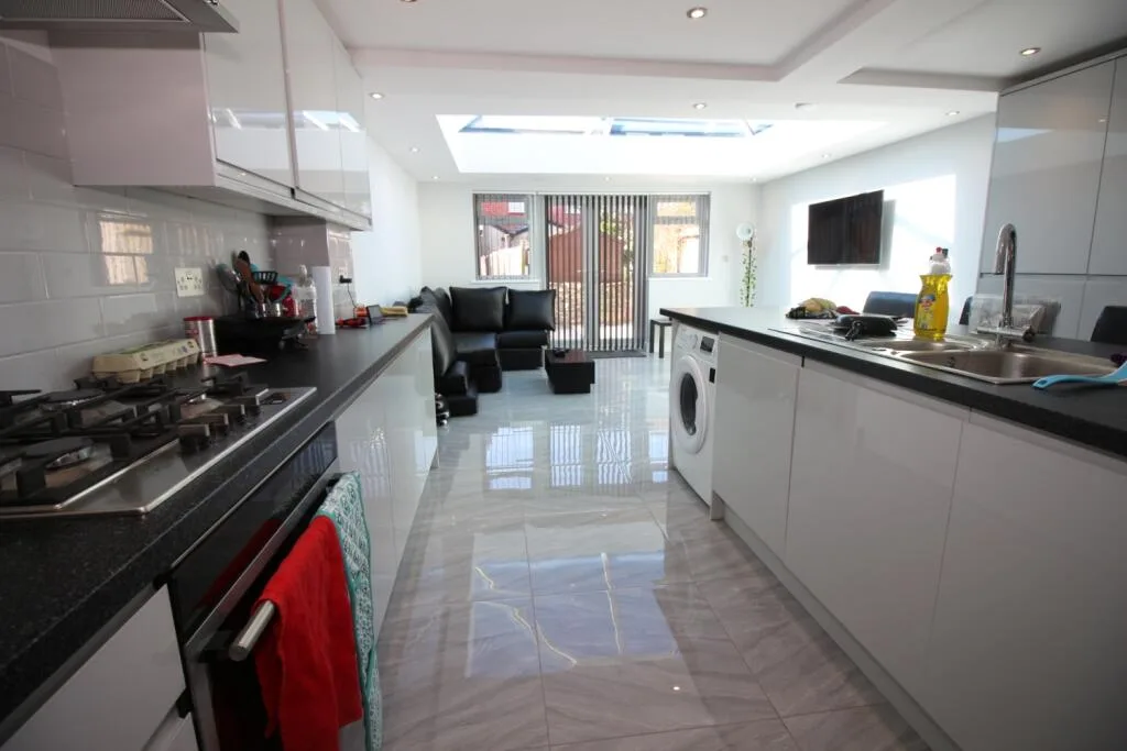6 bedroom terraced house for rent