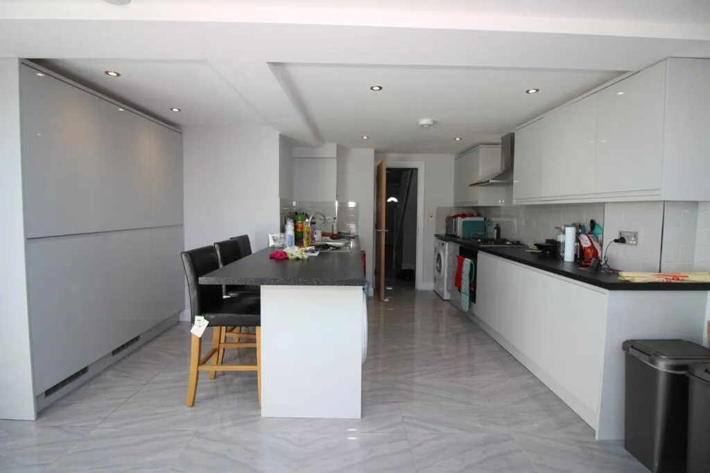 6 bedroom terraced house for rent