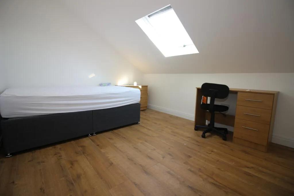 6 bedroom terraced house for rent