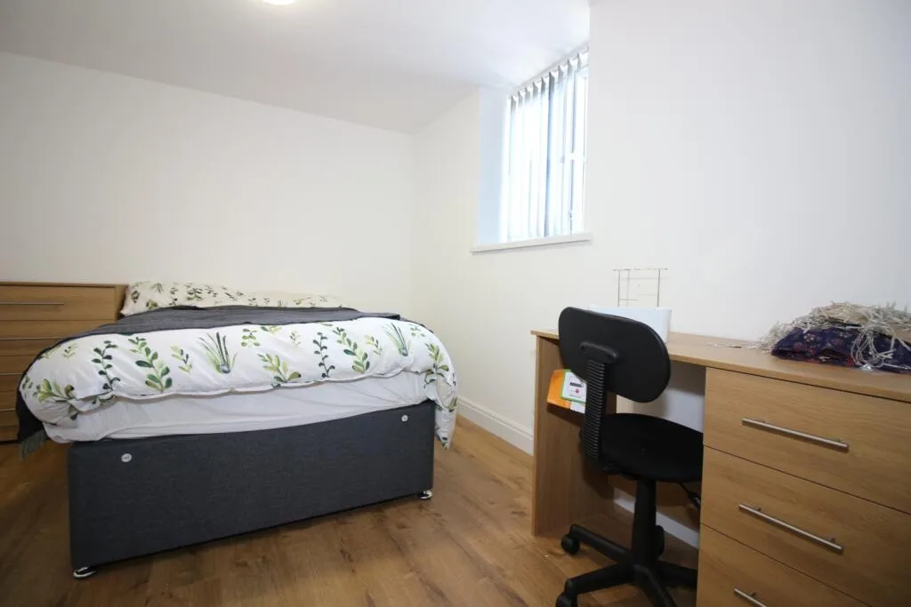 6 bedroom terraced house for rent