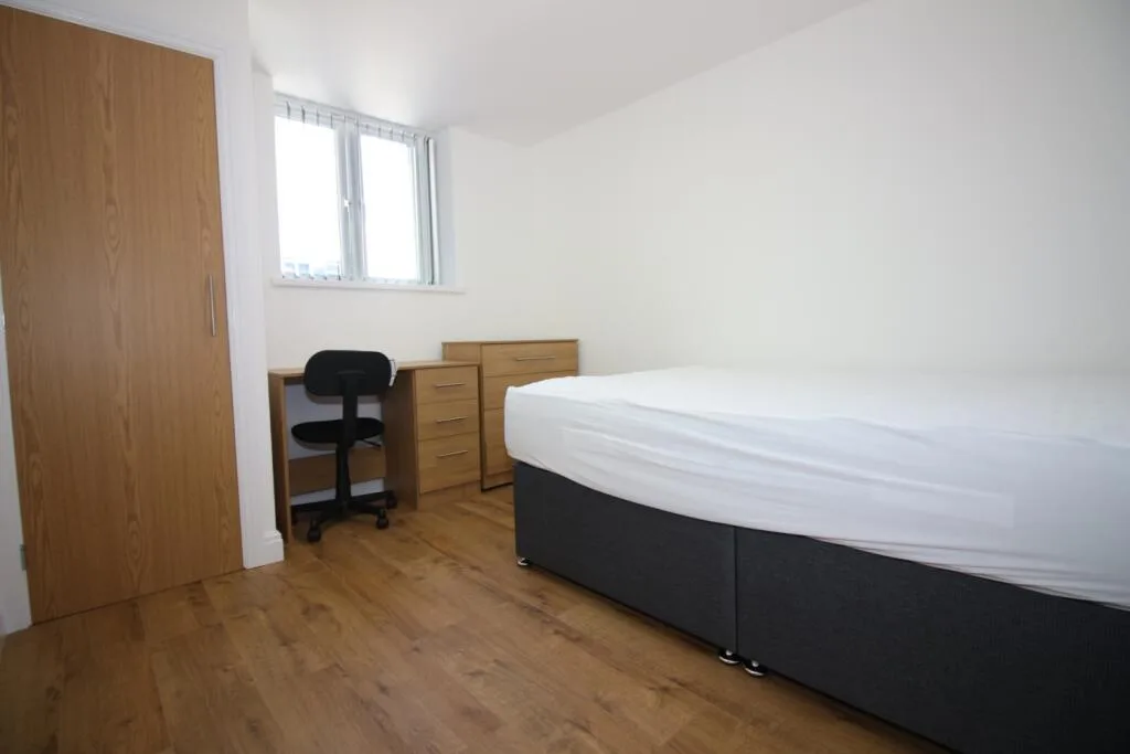 6 bedroom terraced house for rent