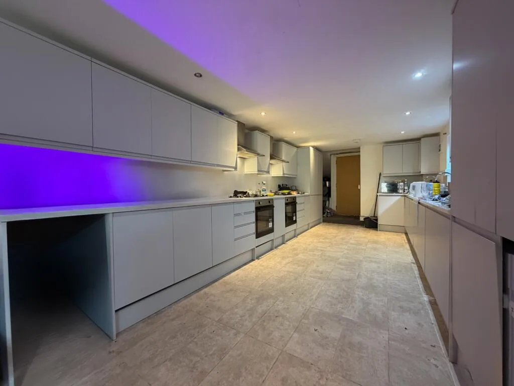 9 bedroom terraced house for rent
