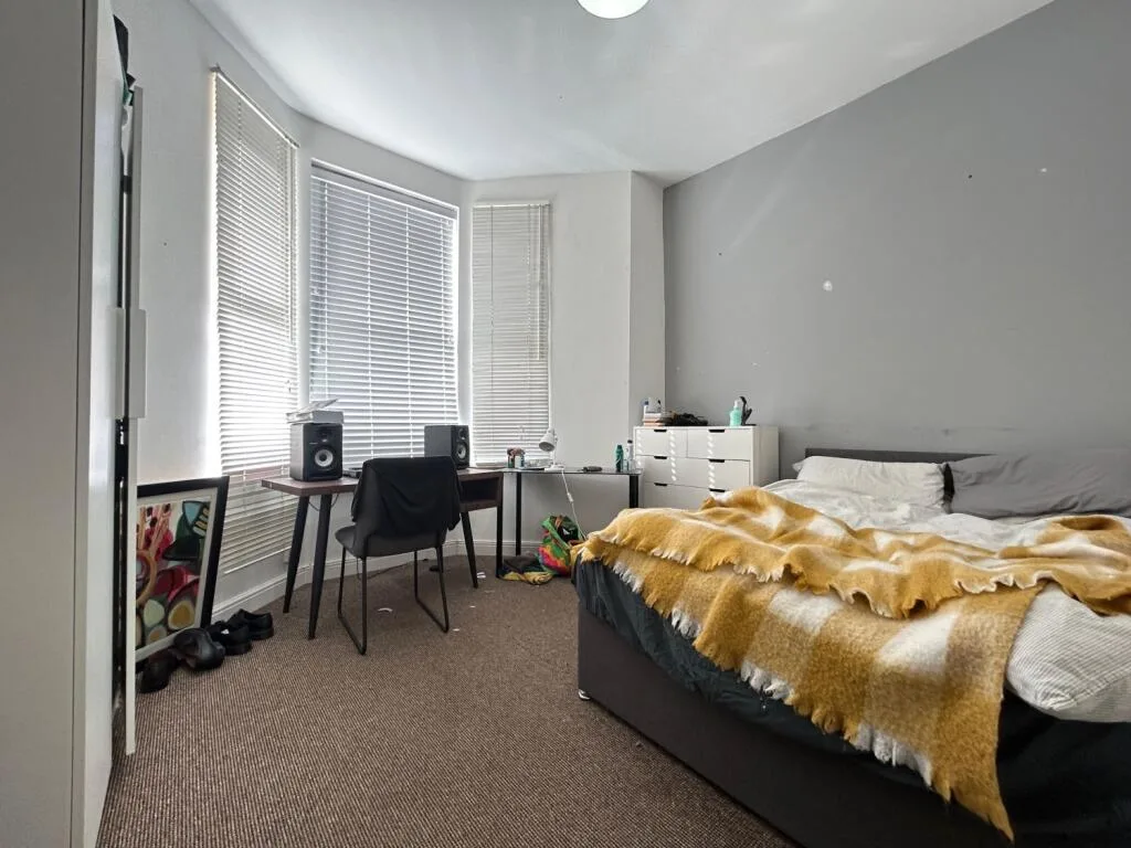 9 bedroom terraced house for rent