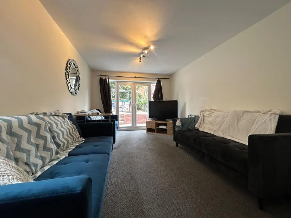 9 bedroom terraced house for rent
