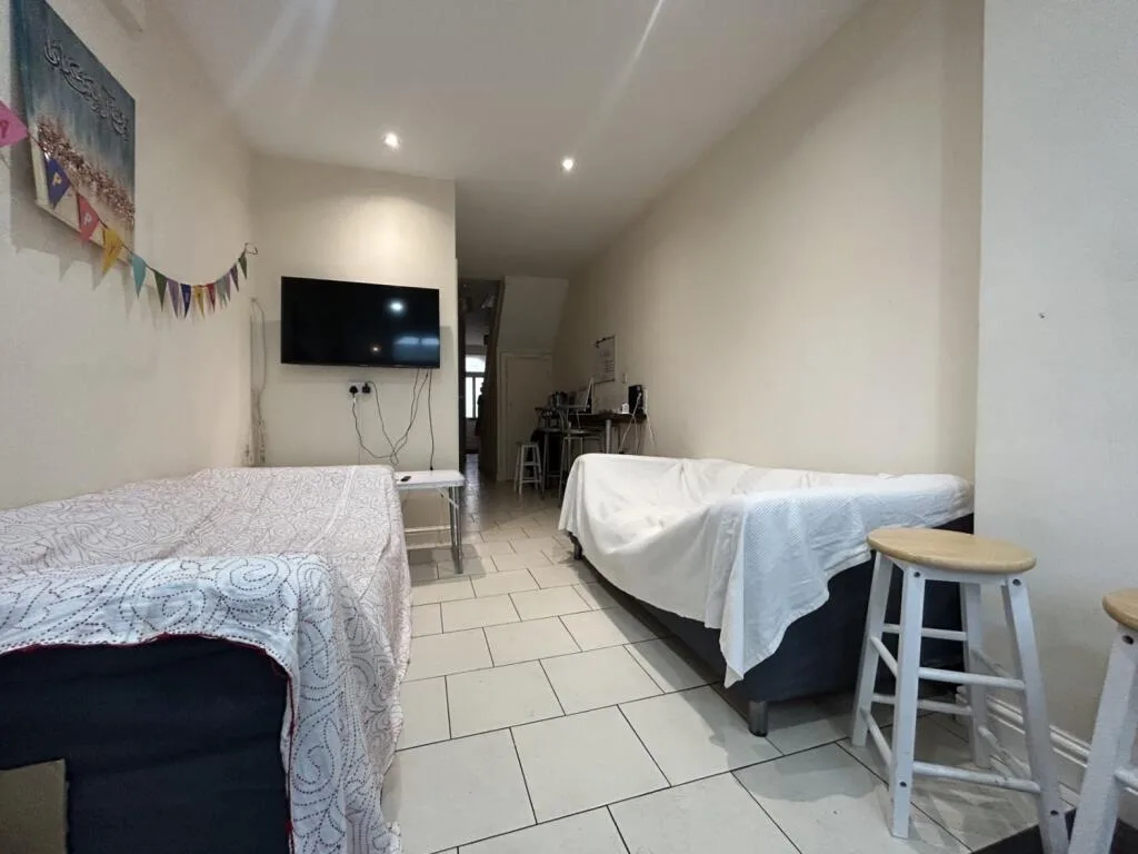 5 bedroom terraced house for rent