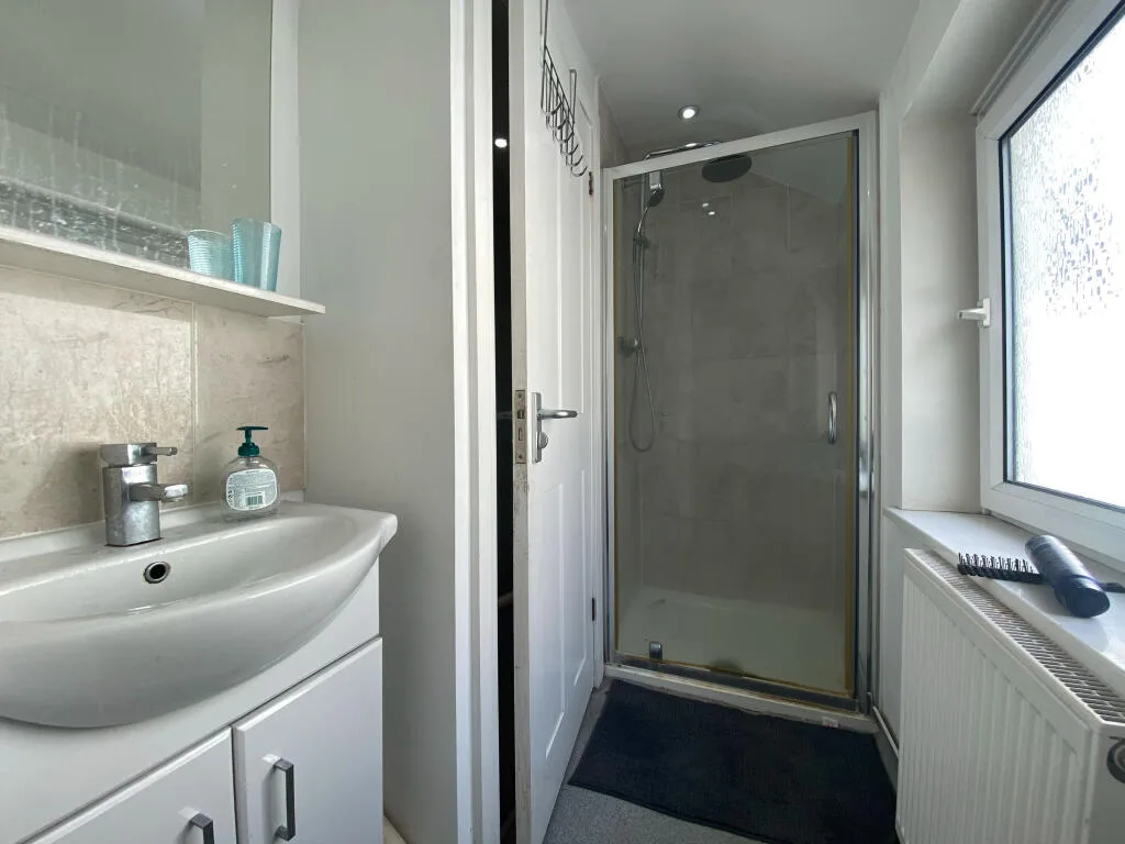 5 bedroom terraced house for rent