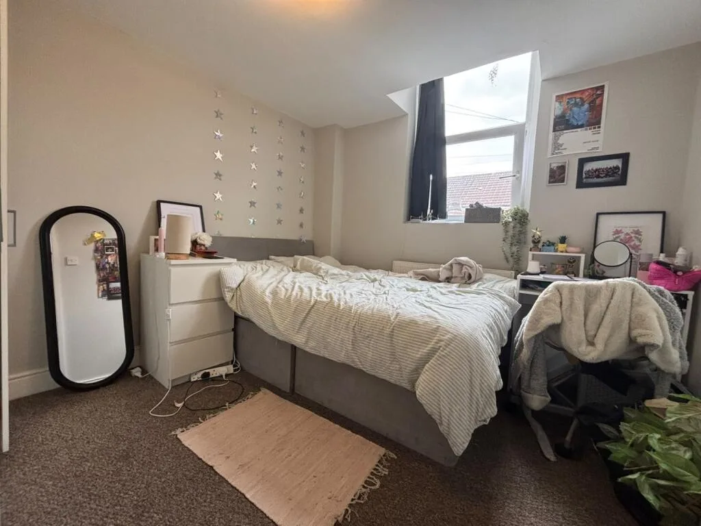 7 bedroom terraced house for rent