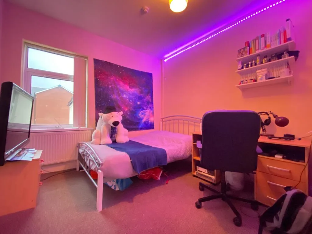6 bedroom terraced house for rent