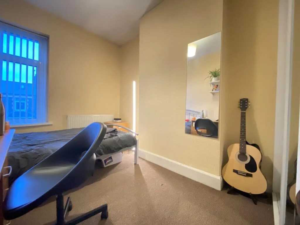 6 bedroom terraced house for rent