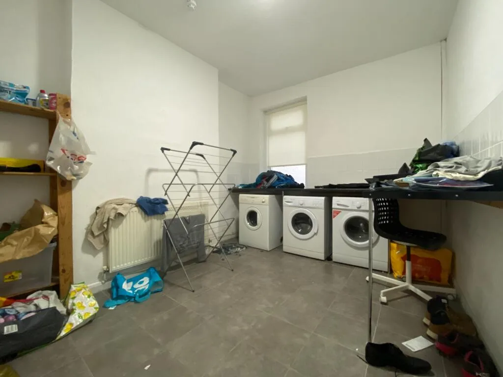 6 bedroom terraced house for rent