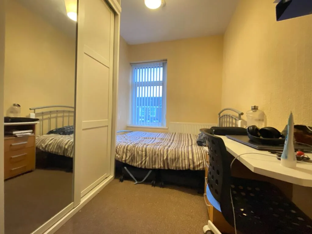 6 bedroom terraced house for rent