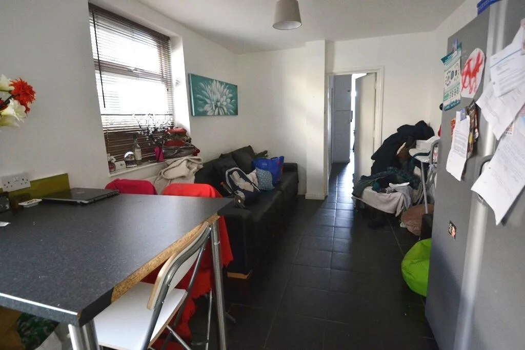 6 bedroom terraced house for rent