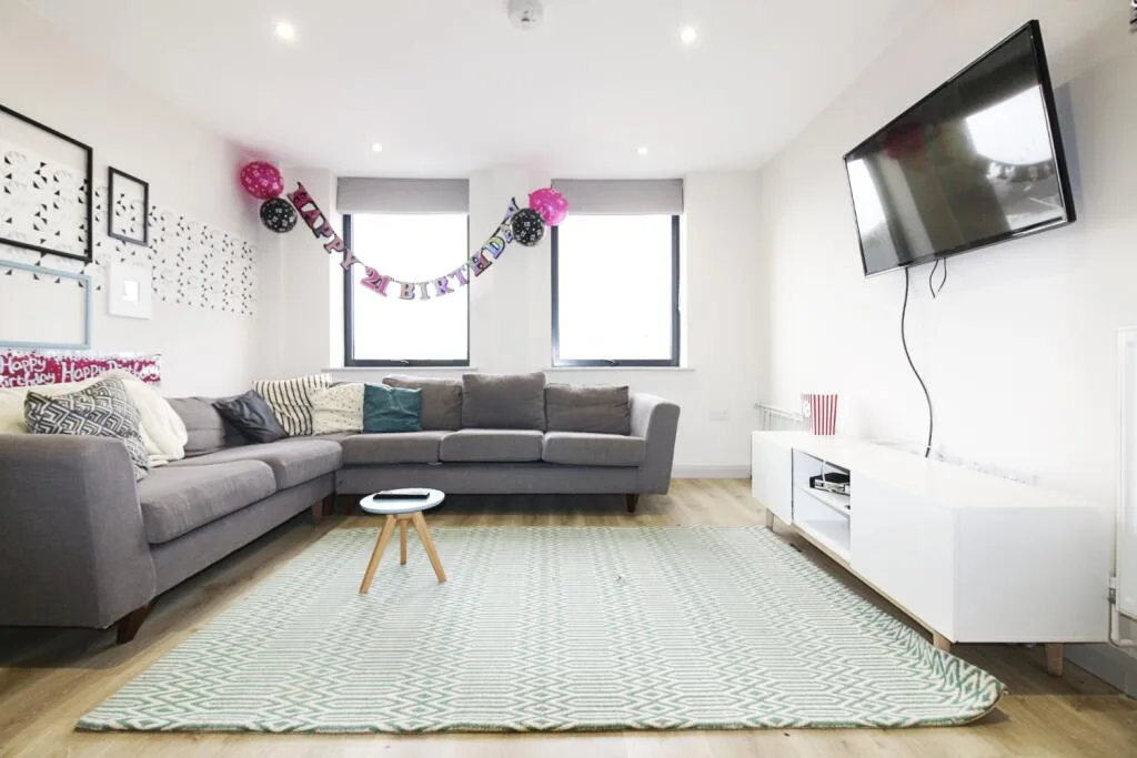 5 bedroom flat for rent