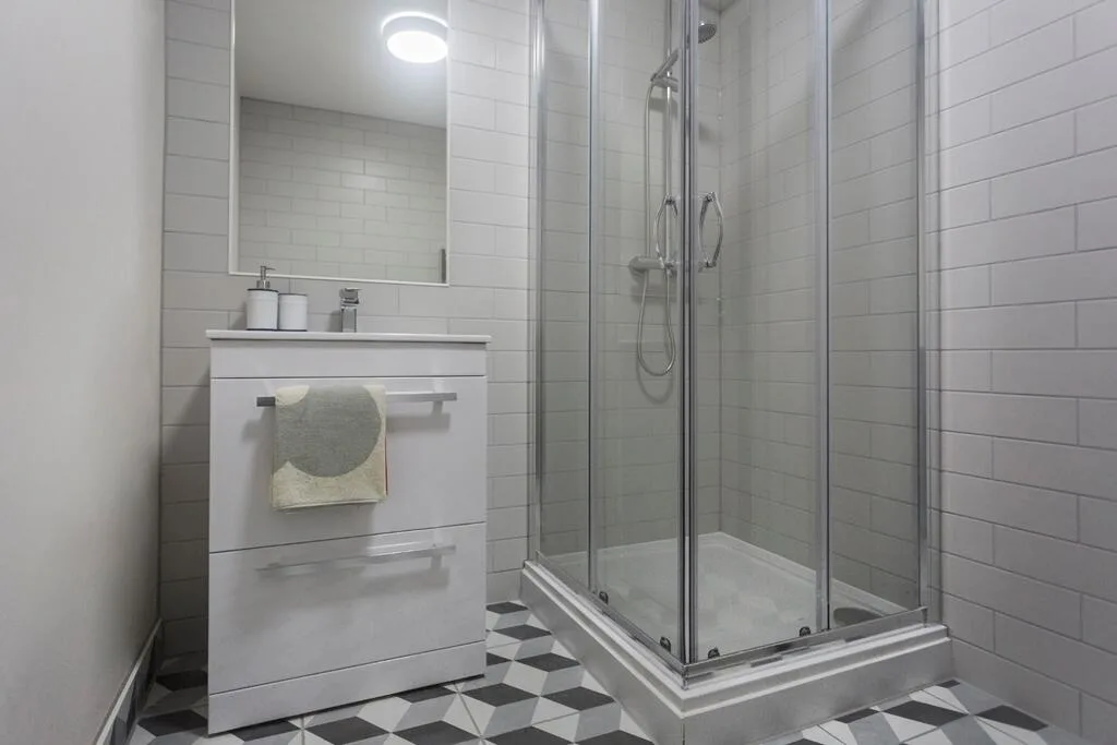 5 bedroom flat for rent
