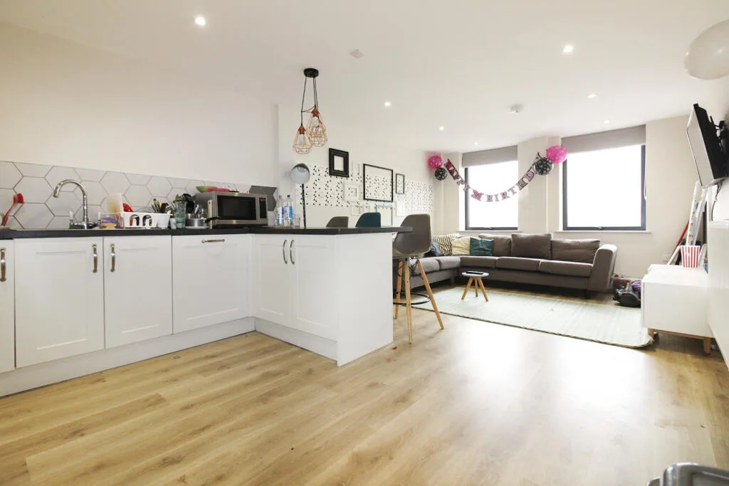5 bedroom flat for rent