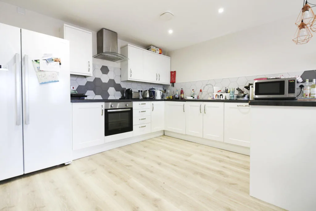 5 bedroom flat for rent