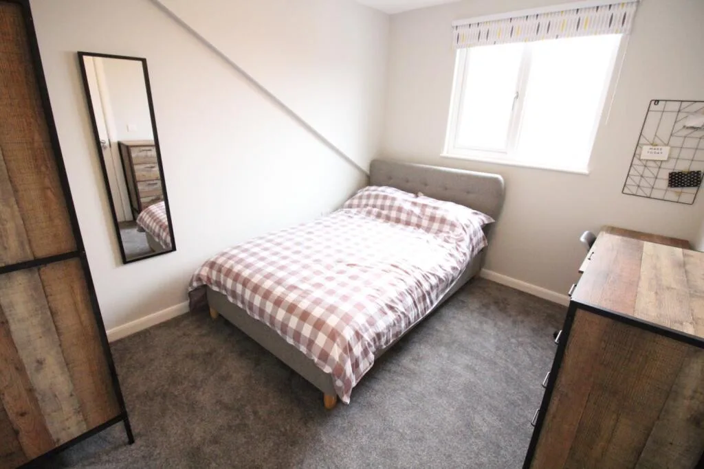 6 bedroom terraced house for rent